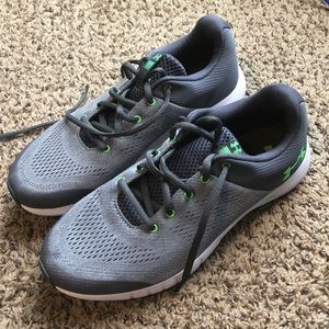 Under Armour Youth Boys Shoe Size 7